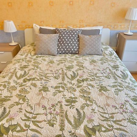 Cozy Home Apartment Lielvardes, Free Parking, Self Check-In รีกา ภายนอก รูปภาพ