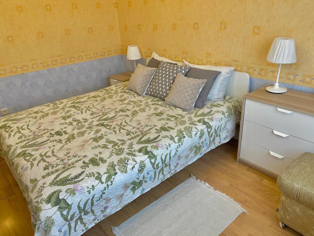 Cozy Home Apartment Lielvardes, Free Parking, Self Check-In รีกา ภายนอก รูปภาพ
